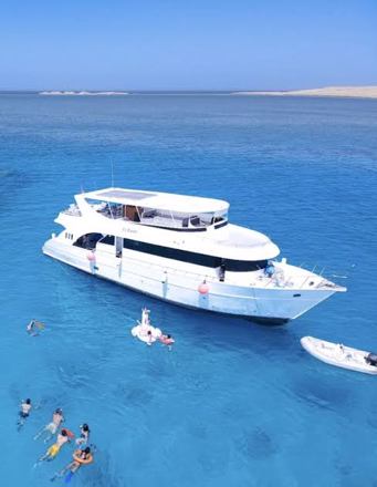 Private snorkeling boat tour from Makadi bay'